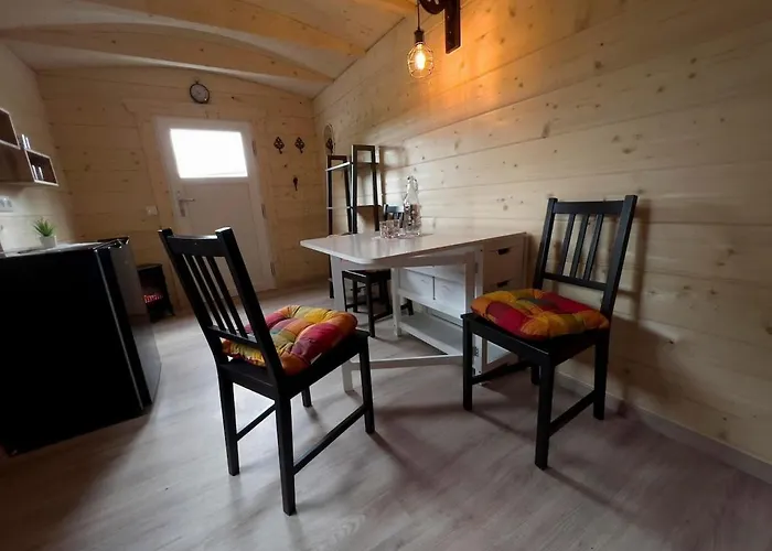 Schaeferkarrenpark Adler- Und Wolfspark Kasselburg キャンプ場 *